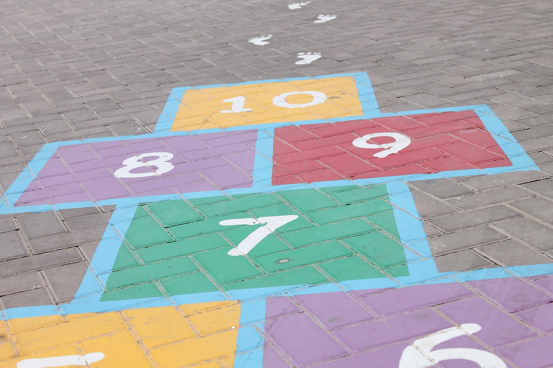 hopscotch-3878606_1920